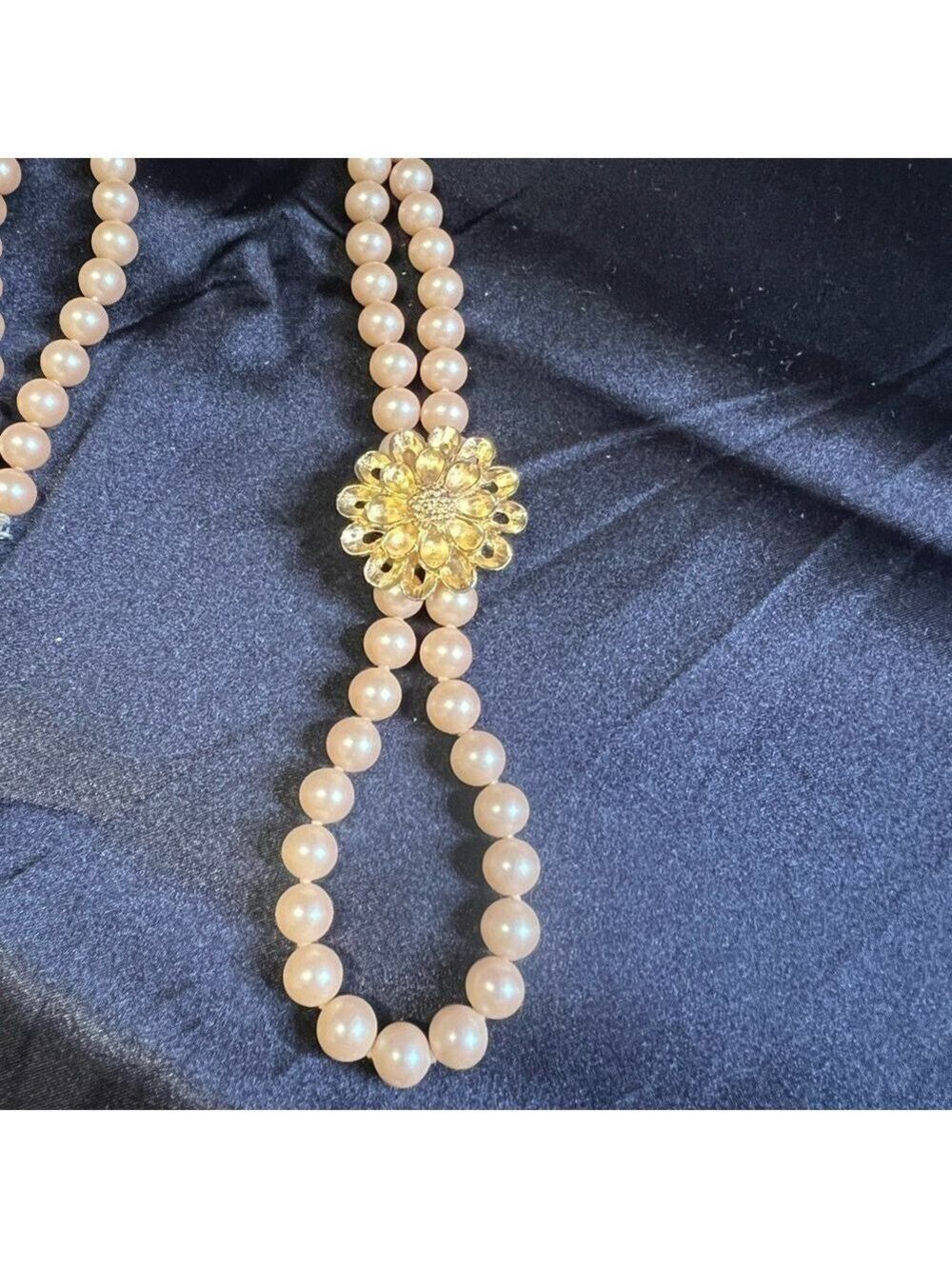 Pearl necklace with adjustable brooch. Vintage, statement piece, choker.